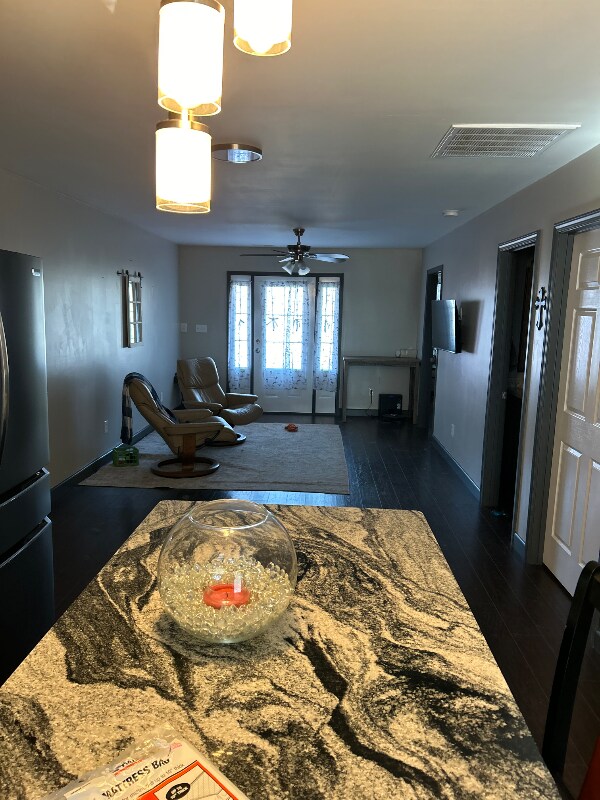 222 State Rd S-42-941 in Campobello, SC - Foto de edificio - Building Photo