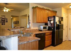 1704 SW F St in Bentonville, AR - Foto de edificio - Building Photo