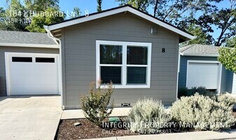 1841 Hubbard Ln in Grants Pass, OR - Building Photo