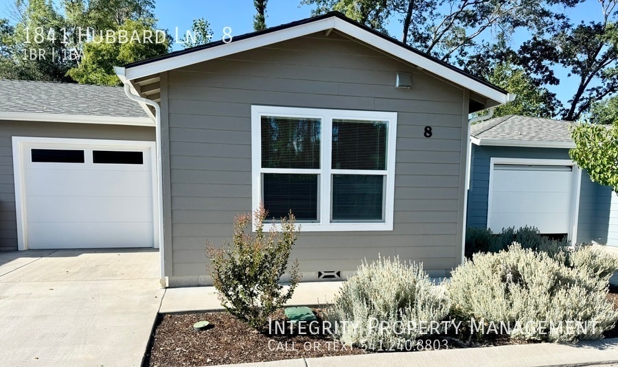 1841 Hubbard Ln in Grants Pass, OR - Building Photo