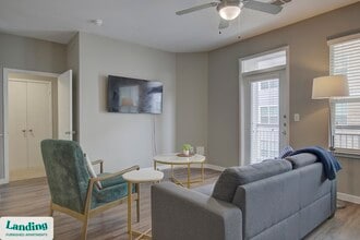 1111 Austin Hwy in San Antonio, TX - Building Photo - Building Photo