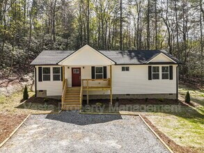 70 Erwin Hill Dr in Hendersonville, NC - Building Photo - Building Photo