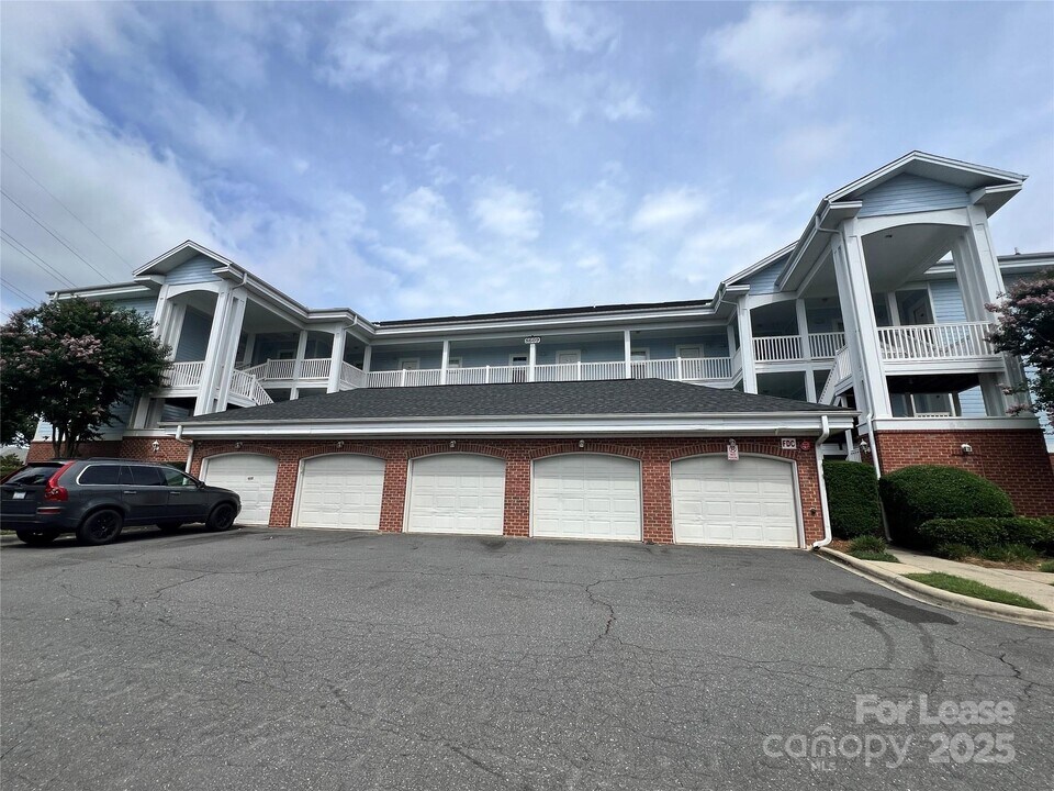 8635 Coralbell Ln in Charlotte, NC - Building Photo