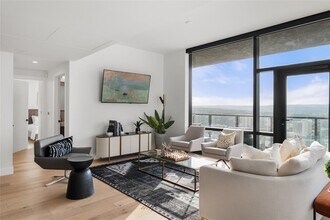 70 Rainey St in Austin, TX - Building Photo - Building Photo