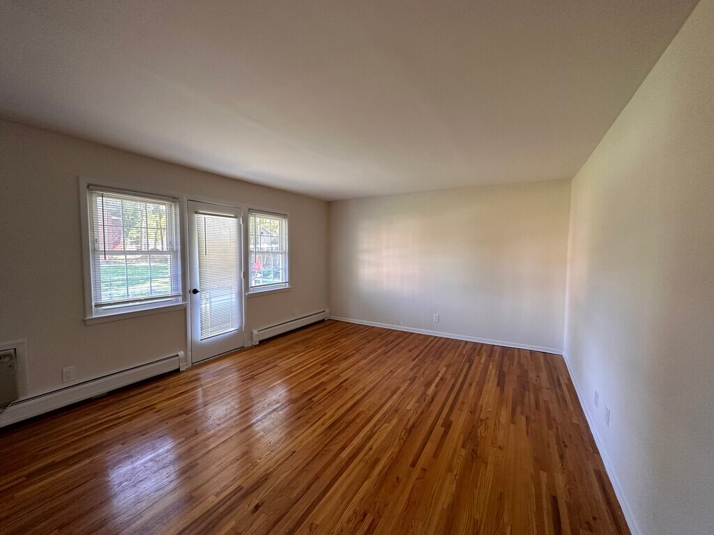 Buckingham Court Gardens Apartments Nanuet, NY Apartments For Rent