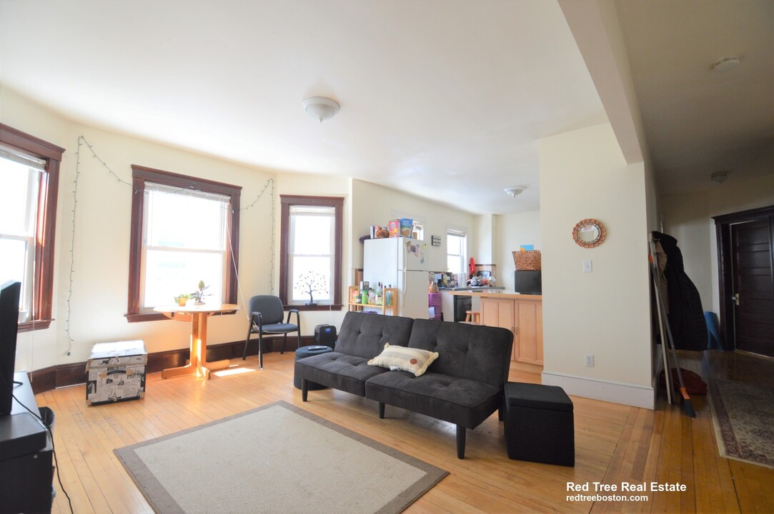 335 Faneuil St, Unit 2 in Boston, MA - Building Photo