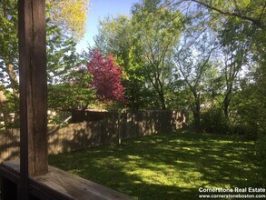 130 Fisher Ave in Boston, MA - Foto de edificio - Building Photo