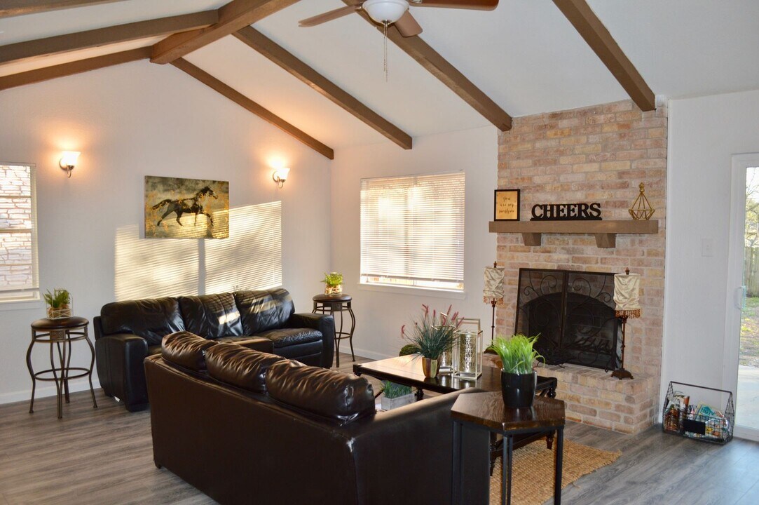 5814 Cary Grant Dr in San Antonio, TX - Building Photo