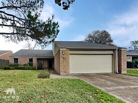 2103 Woodland Springs St in Houston, TX - Building Photo