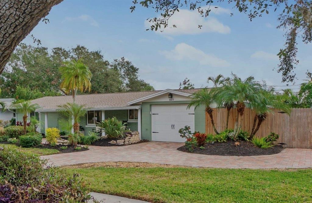 6623 Glades Way in Sarasota, FL - Building Photo