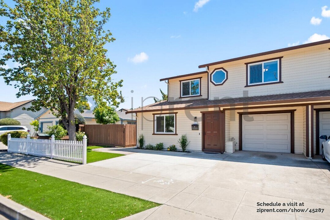 2123 Chestnut St in Livermore, CA - Building Photo