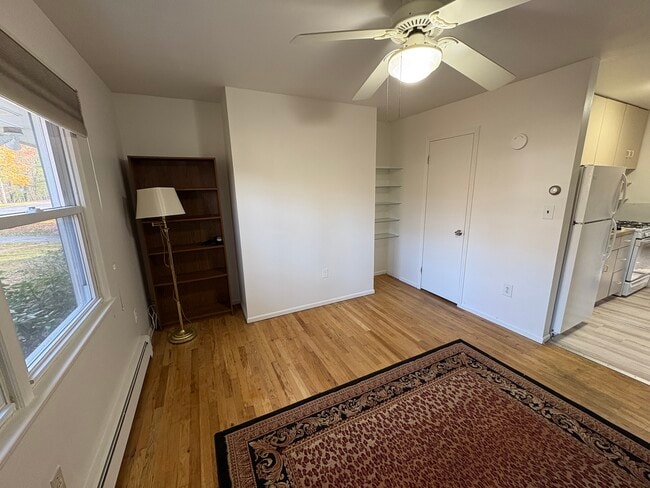 23 Pilgrim Dr, Unit 1