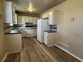 2704 NW Friar Tuck Ln in Lawton, OK - Building Photo - Building Photo