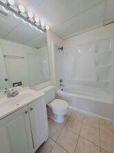 60 Strawberry Hill Ave in Stamford, CT - Foto de edificio - Building Photo