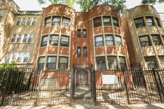 8205 S Drexel in Chicago, IL - Building Photo - Building Photo