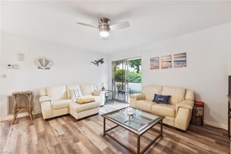 8081 S Woods Cir in Ft. Myers, FL - Building Photo - Building Photo