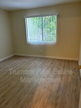 2421 Montrose Ave in Montrose, CA - Building Photo - Building Photo