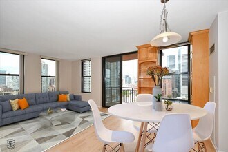 330 N Jefferson St, Unit 1502 in Chicago, IL - Foto de edificio - Building Photo