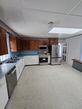 10 N Lake St in Litchfield, CT - Foto de edificio - Building Photo