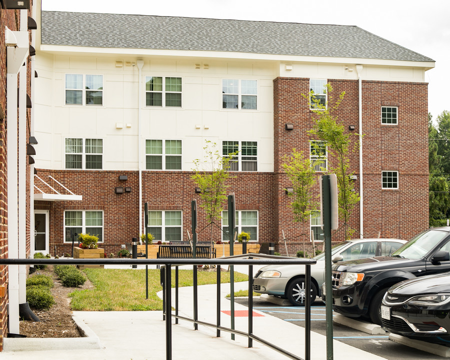 Tranquility at the Lake in Virginia Beach, VA - Foto de edificio