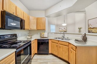 Lofts in Sacramento, CA - Foto de edificio - Building Photo