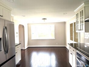 28 Miamis Rd in West Hartford, CT - Building Photo - Building Photo