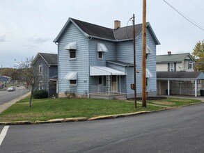 1704 Broad St in Greensburg, PA - Building Photo - Building Photo