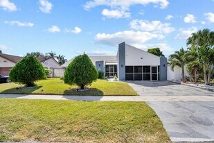 8050 NW 47th Ct in Lauderhill, FL - Building Photo