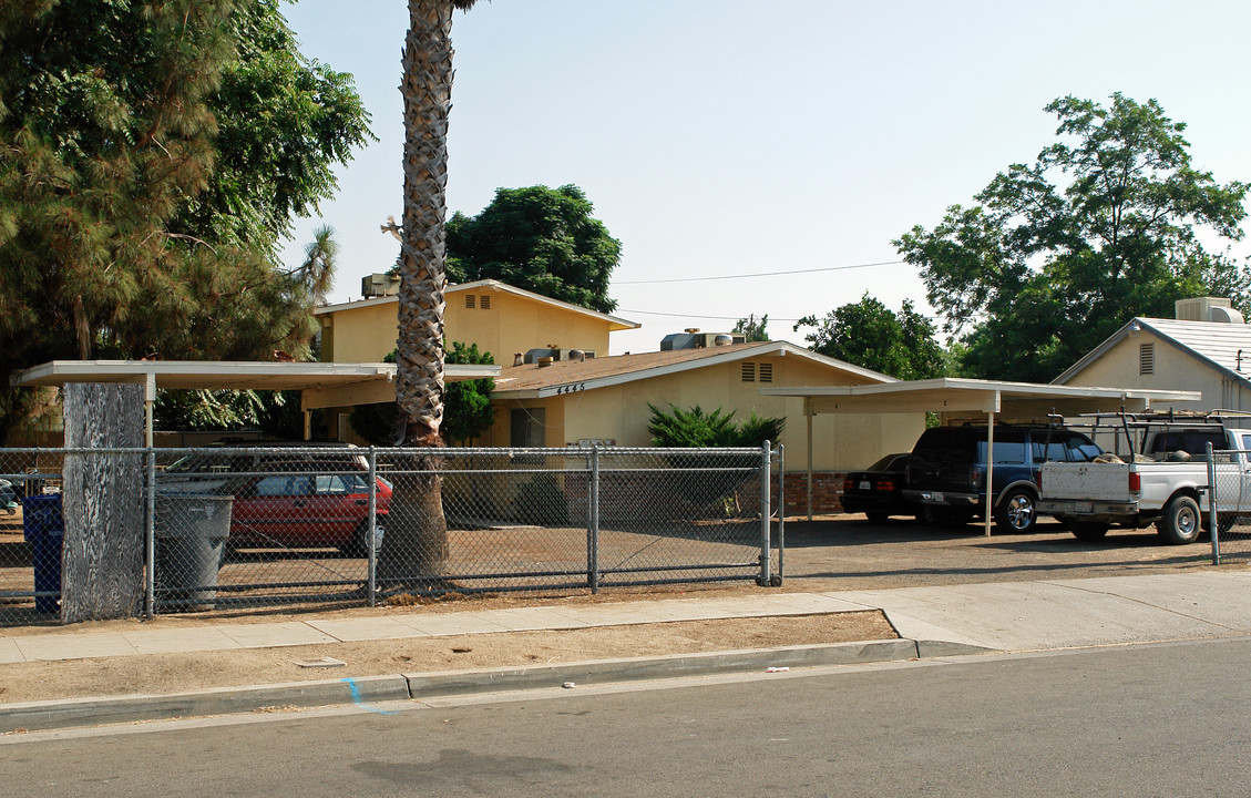 4445 E Hedges Ave in Fresno, CA - Foto de edificio