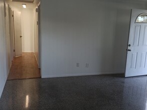 9098 Southern Comfort Dr in Largo, FL - Building Photo - Building Photo
