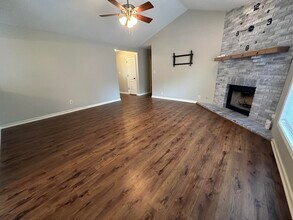 3705 Sierra Madre in Columbia, MO - Foto de edificio - Building Photo