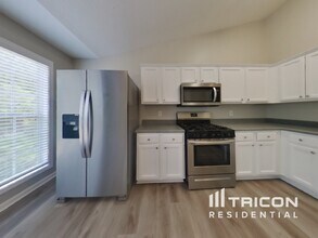 5562 Katherine Village Dr in Ellenwood, GA - Foto de edificio - Building Photo