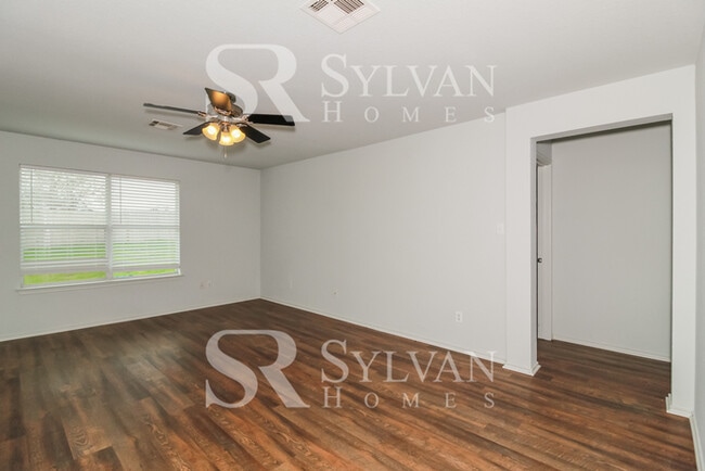 13604 Sierra Wind Ln in Elgin, TX - Building Photo - Building Photo