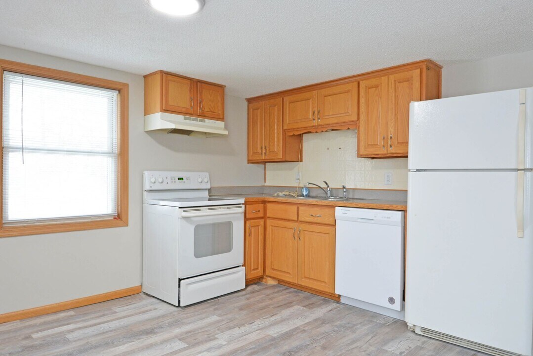 2153 Green Ave-Unit -#2 in Anoka, MN - Building Photo
