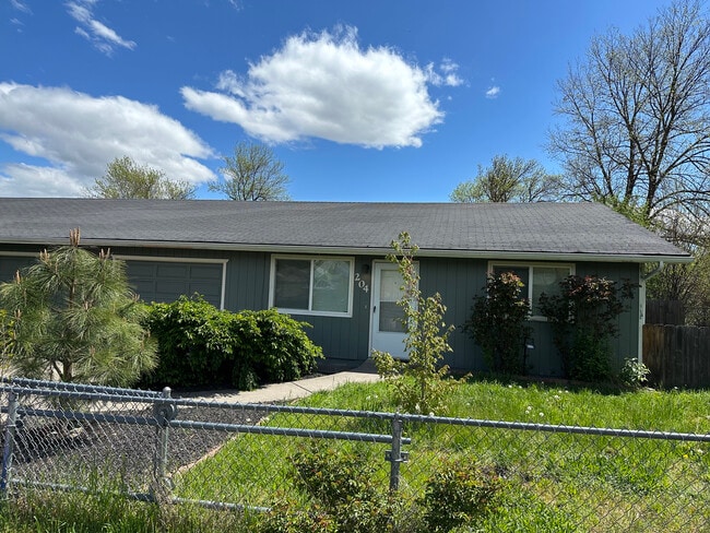 204 Gibson St, Unit B