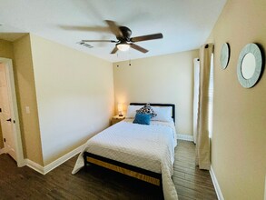6332 Sweeney Rd in Milton, FL - Foto de edificio - Building Photo