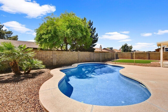 7331 W Windrose Dr in Peoria, AZ - Building Photo - Building Photo