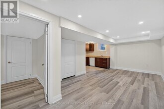 23 Blair Crescent in Barrie, ON - Building Photo - Building Photo