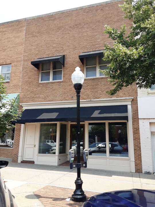 738 Massachusetts St in Lawrence, KS - Foto de edificio
