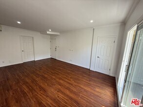 332 Rexford Dr in Beverly Hills, CA - Building Photo - Building Photo