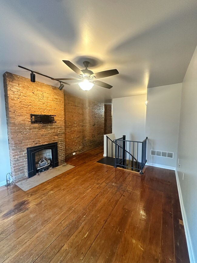 1016 Bingham St, Unit 1 in Pittsburgh, PA - Building Photo - Building Photo