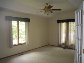 1320 E Burntwood St in Springfield, MO - Foto de edificio - Building Photo