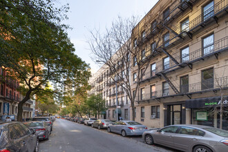 208-212 E 84th St in New York, NY - Foto de edificio - Building Photo