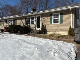 44 Maywood Ln in Bristol, CT - Building Photo