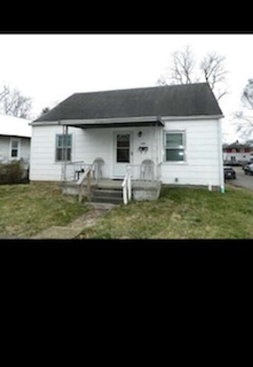 1402 S Washington St in Bloomington, IN - Building Photo