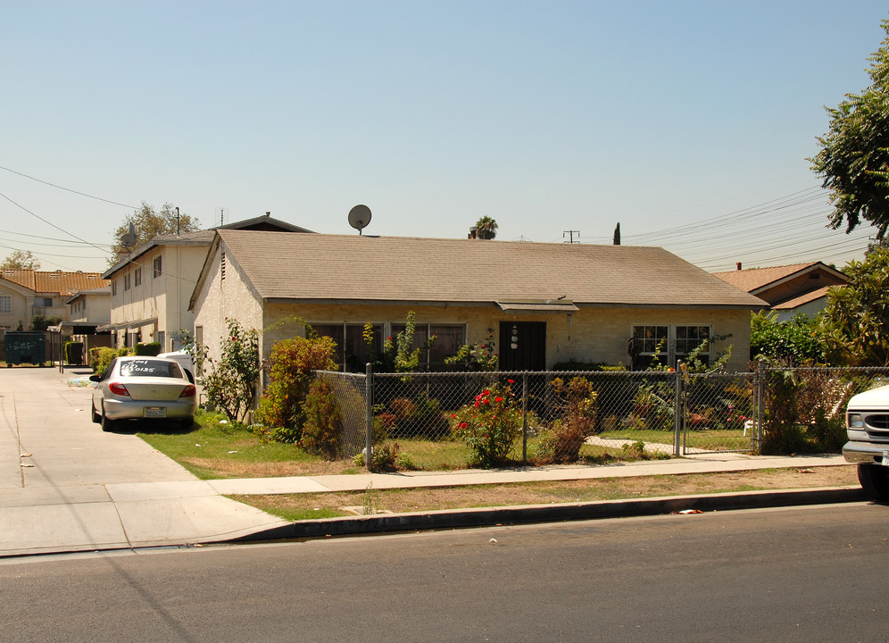 7222 Exeter St in Paramount, CA - Foto de edificio