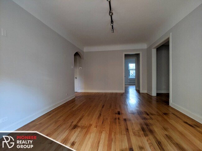 2329 N Rockwell St, Unit 2319-A1 in Chicago, IL - Building Photo - Building Photo