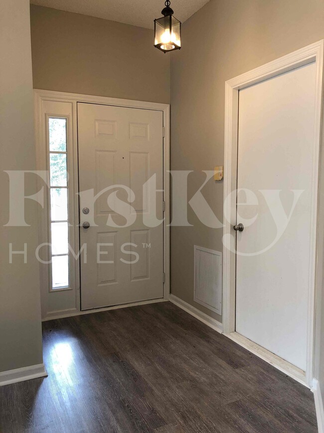 2137 Featherwood Dr W in Jacksonville, FL - Building Photo - Building Photo