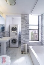 246 Mott St, Unit 23 in New York, NY - Foto de edificio - Building Photo