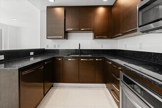 3030 NE 188th St in Aventura, FL - Building Photo - Building Photo